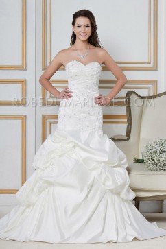 Grande taille robe de mariée sirène décolletée broderies perlées taffetas 