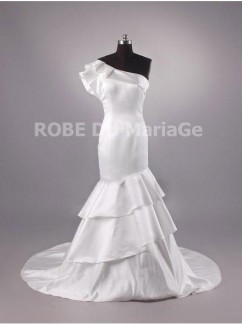Robe de mariée moderne épaule asymétrique sirène satin multi-couches