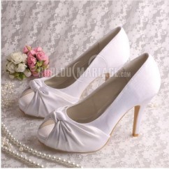 Empeigne en satin chaussure de mariée à talon haut simple et pratique