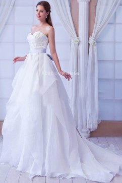 Robe fantaisie de mariée romantique ceinture jupe ample traîne chapelle satin