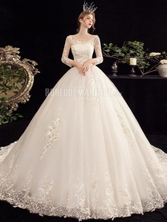 Magnifique robe de mariée sur mesure avec traîne longue en dentele pas cher