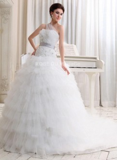 Romantique robe de mariée sans bretelle ornée de perles jupe ample en satin et tulle