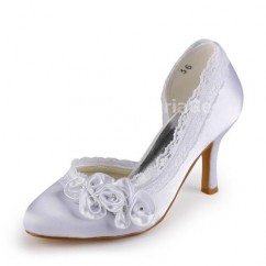 Satin chaussure de mariée parée de fleurs et de dentelles avec talon haut