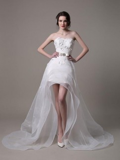 Asymétrique robe de mariée en tulle robe ornée d'appliques en fleur