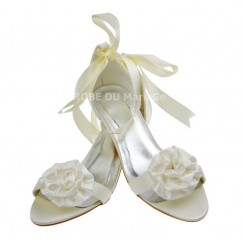 Sandales chaussures de mariée fleur ruban satin petit talon