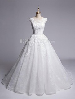 Simple robe de mariée princesse en dentelle col rond