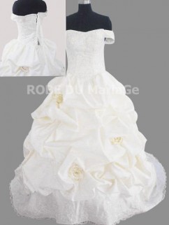 Superbe robe de mariée princesse épaule dégagée broderies de perles dentelle taffetas jupe à volant
