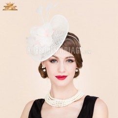 Chapeau bibi orné de fleur et de plume de style vintage avec serre-tête en tendance