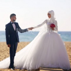 Robe de mariée musulmane sur mesure Robe à la main Y compris le voile et le foulard musulman