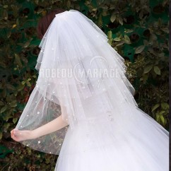 Multicouche voile de mariée en tulle avec décoration de perle