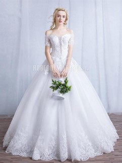 Longue robe de mariée princesse manche courte col en coeur en dentelle